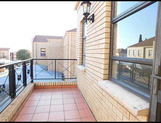 780M² OFFICE TO LET IN FERNDALE